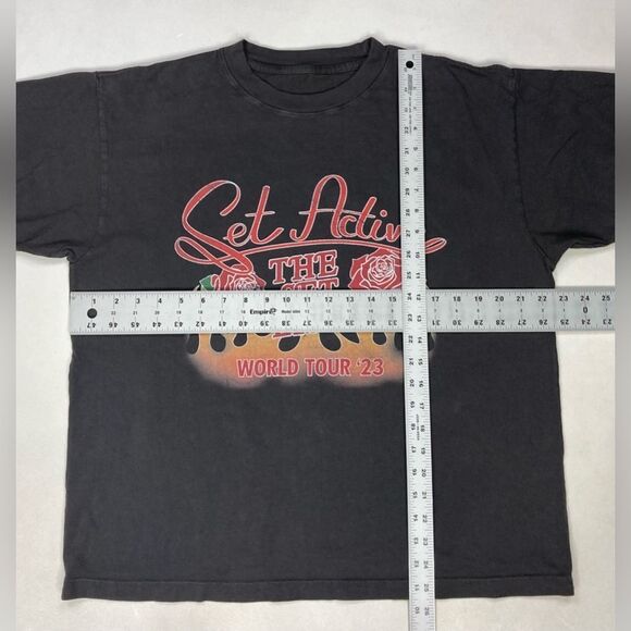 Set Active World Tour 23 Flames Rose Graphic T-Shirt Women XS Oversized Black - Picture 5 of 5